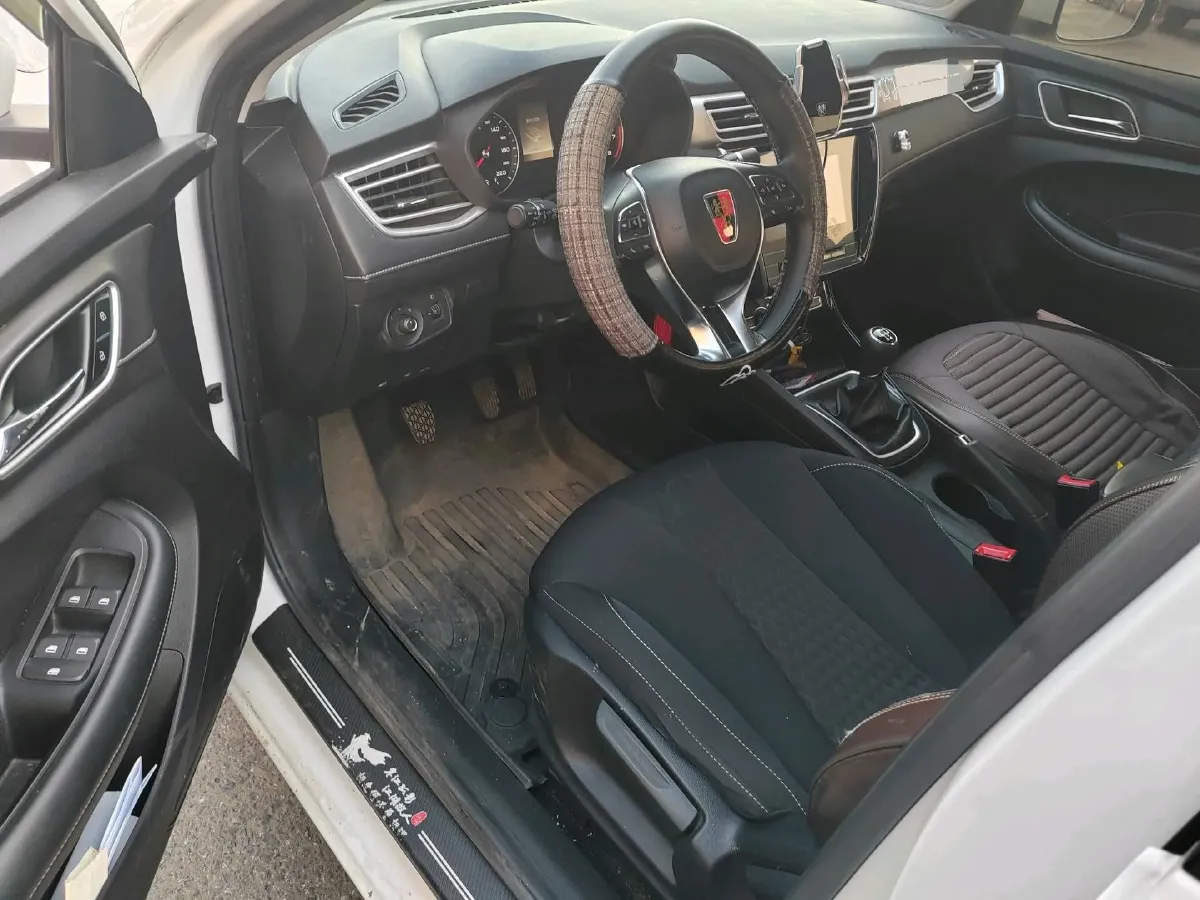 2020 Roewe i5 1.5L 120HP L4 5MT,autocango,china used car exporter,china ev exporter,chinese used car exporter,chinese used ev exporter