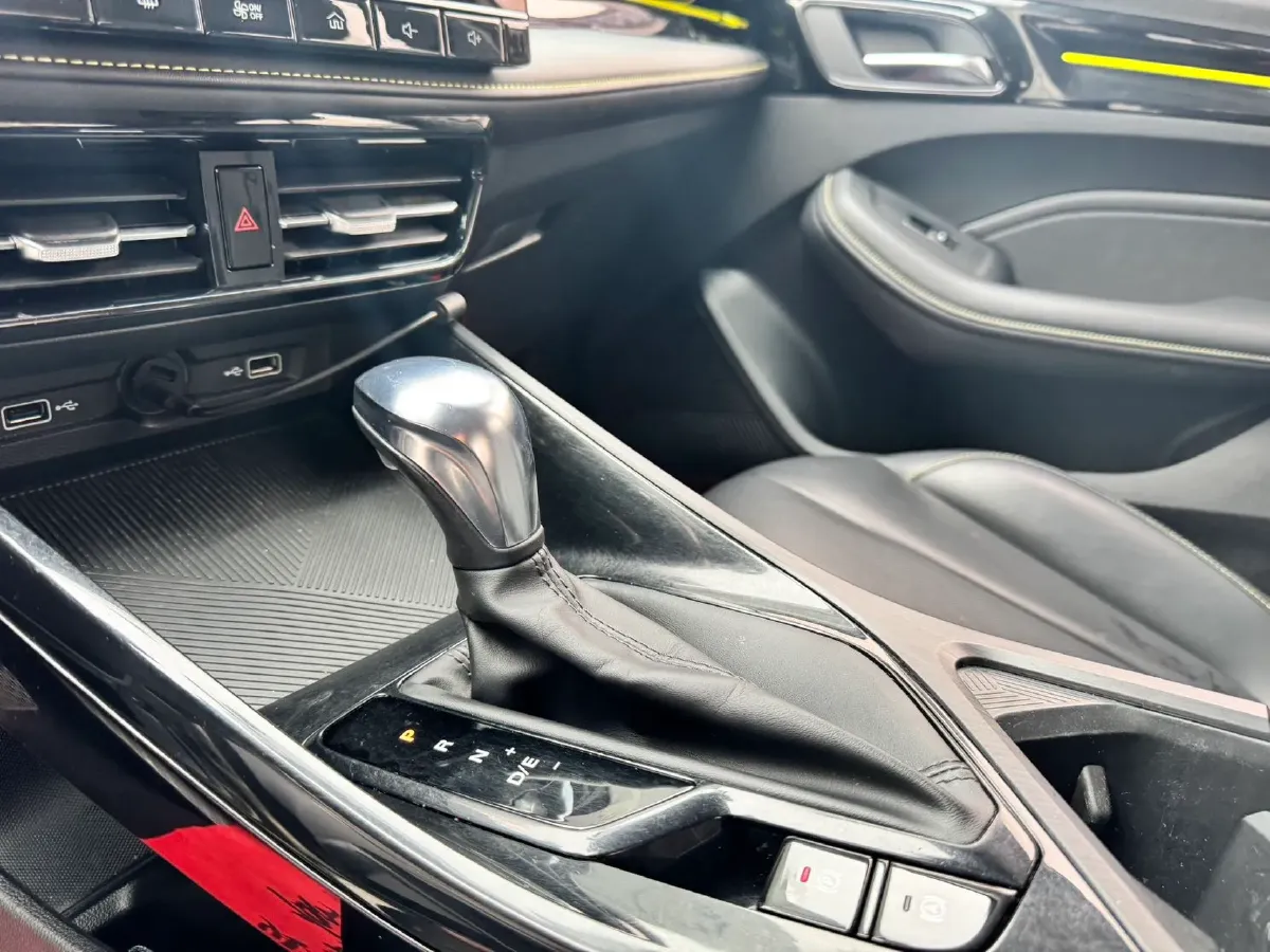 2021 Roewe i5 1.5L 120HP L4 CVT,autocango,china used car exporter,china ev exporter,chinese used car exporter,chinese used ev exporter