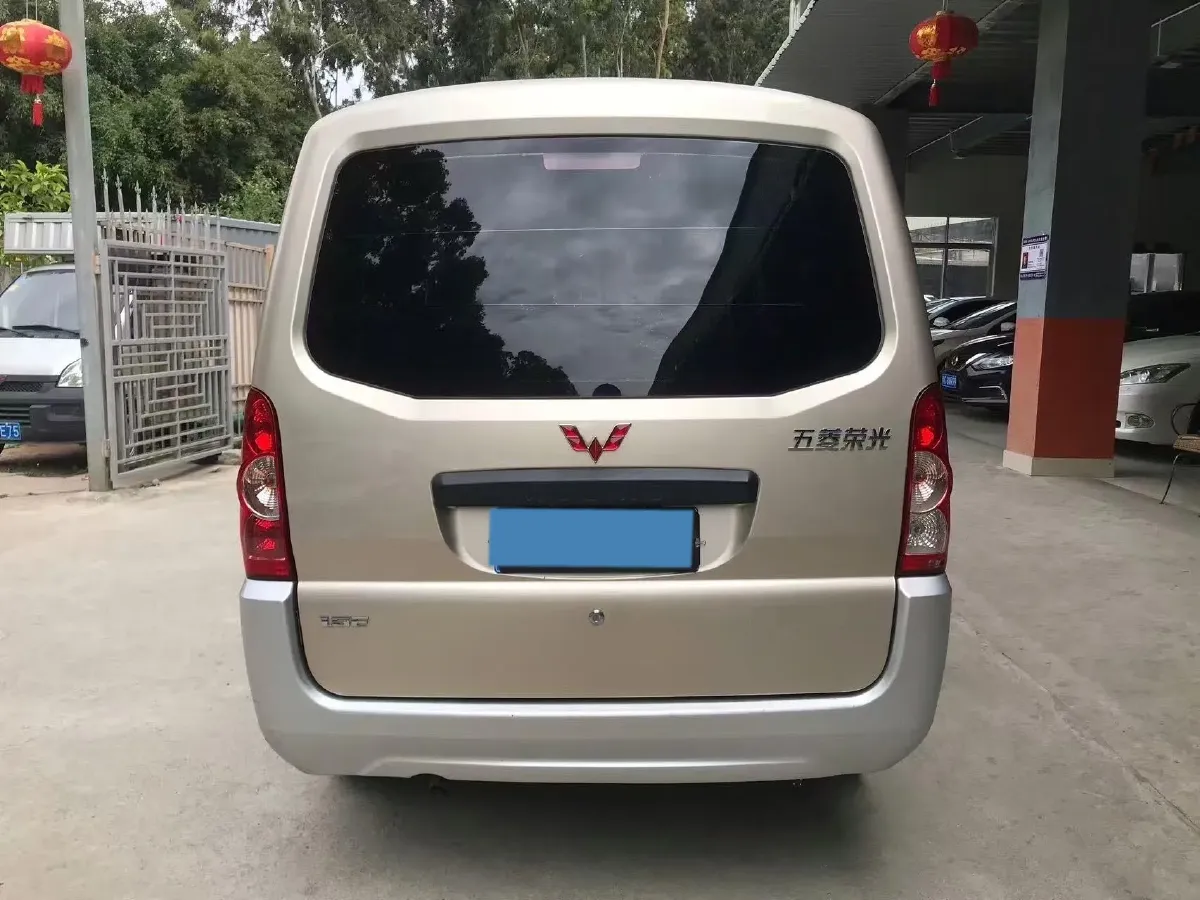 2021 WuLing RongGuang 1.5L 99HP L4 5MT,autocango,china used car exporter,china ev exporter,chinese used car exporter,chinese used ev exporter