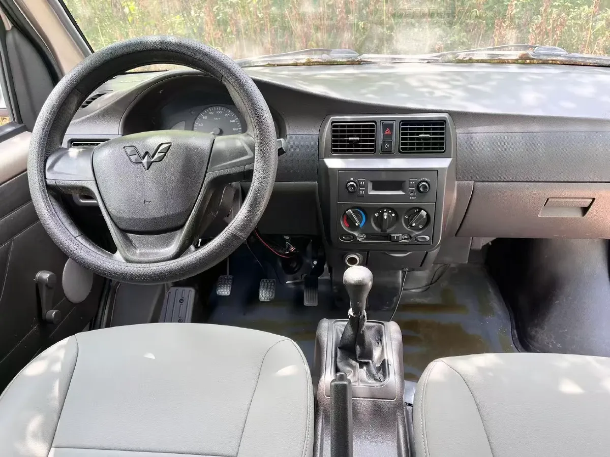 2021 WuLing RongGuang 1.5L 99HP L4 5MT,autocango,china used car exporter,china ev exporter,chinese used car exporter,chinese used ev exporter