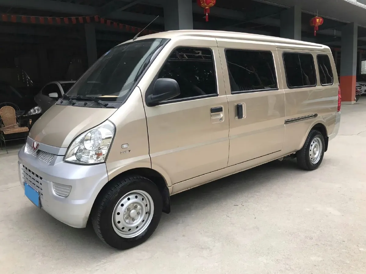 2021 WuLing RongGuang 1.5L 99HP L4 5MT,autocango,china used car exporter,china ev exporter,chinese used car exporter,chinese used ev exporter