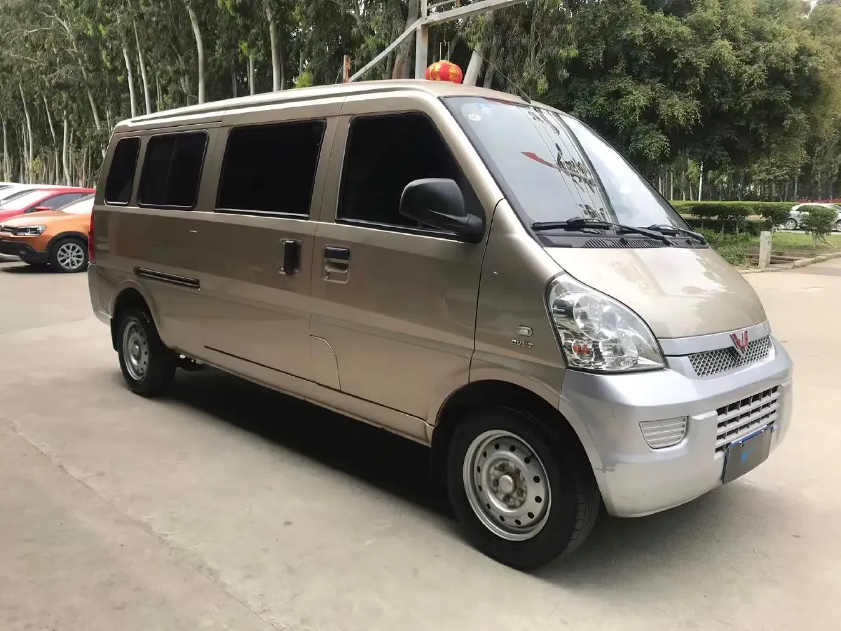 2021 WuLing RongGuang 1.5L 99HP L4 5MT,autocango,china used car exporter,china ev exporter,chinese used car exporter,chinese used ev exporter