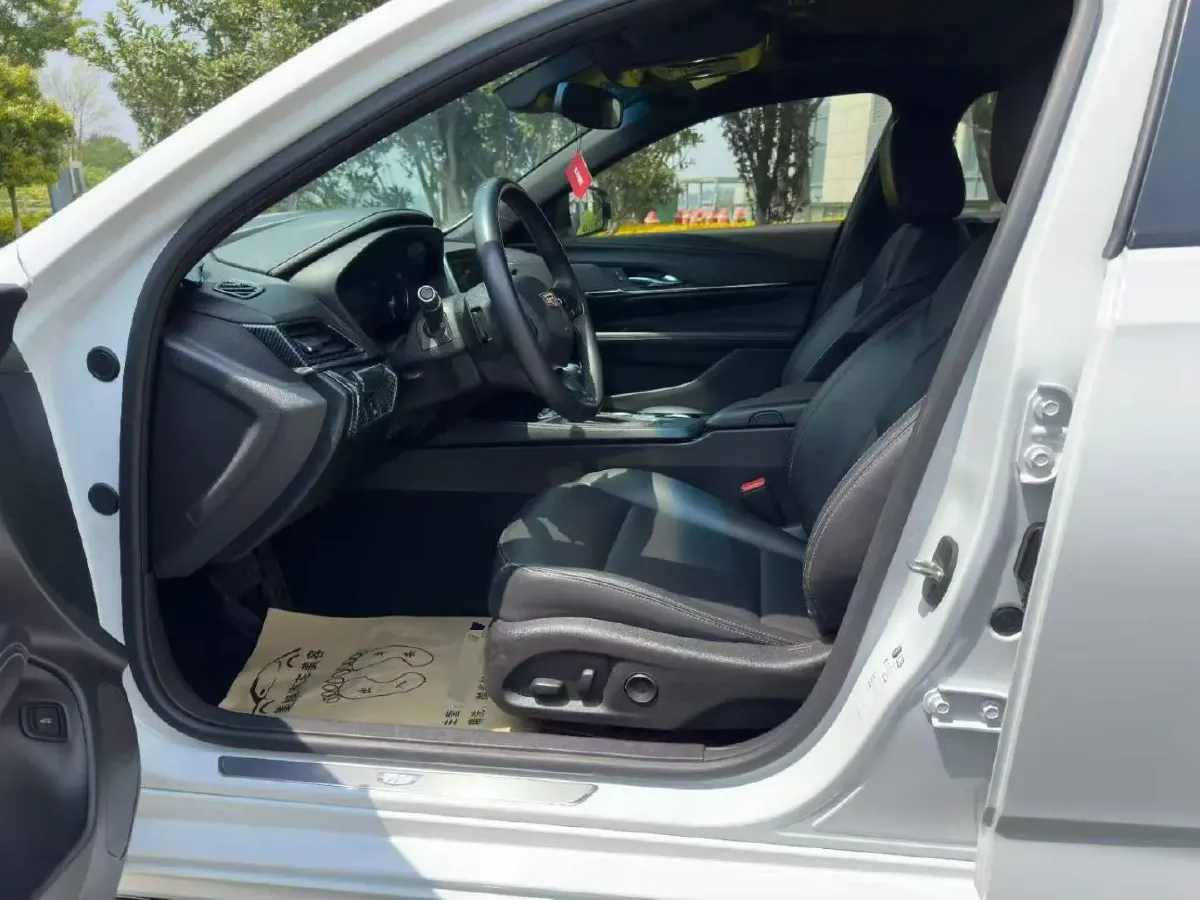 2021 Cadillac CT4 2.0T 237HP L4 8AT,autocango,china used car exporter,china ev exporter,chinese used car exporter,chinese used ev exporter