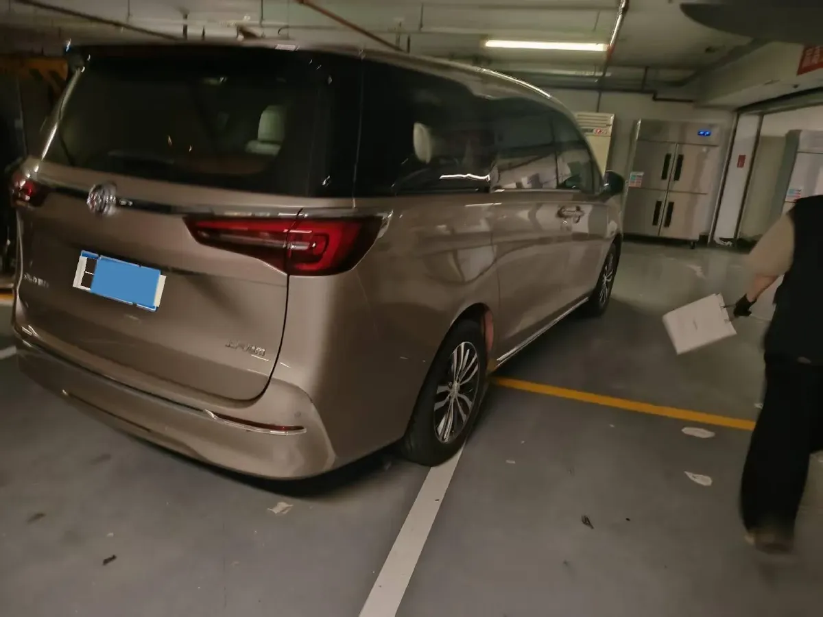 2023 Buick GL8 2.0T 237HP L4 9AT,autocango,china used car exporter,china ev exporter,chinese used car exporter,chinese used ev exporter