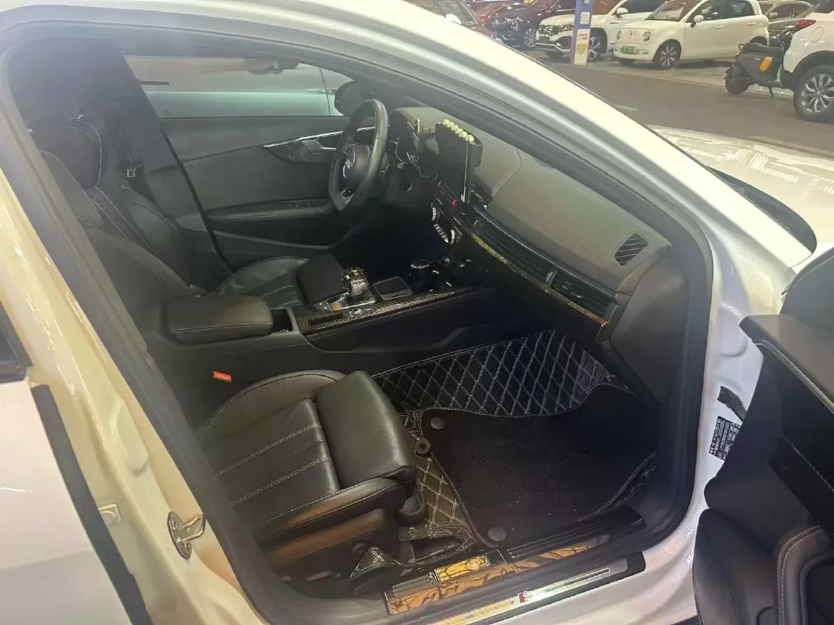 2023 Audi A4L 2.0T 190HP L4 7DCT,autocango,china used car exporter,china ev exporter,chinese used car exporter,chinese used ev exporter