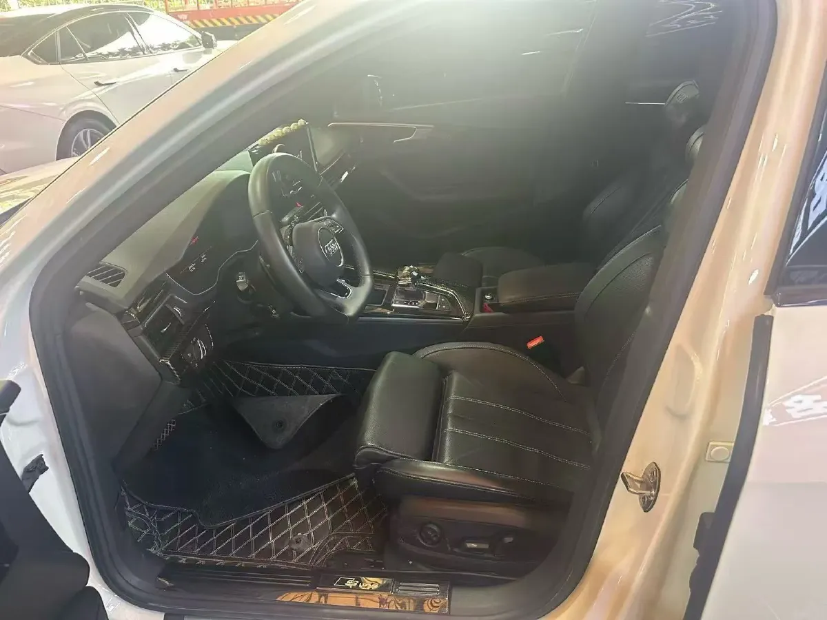 2023 Audi A4L 2.0T 190HP L4 7DCT,autocango,china used car exporter,china ev exporter,chinese used car exporter,chinese used ev exporter