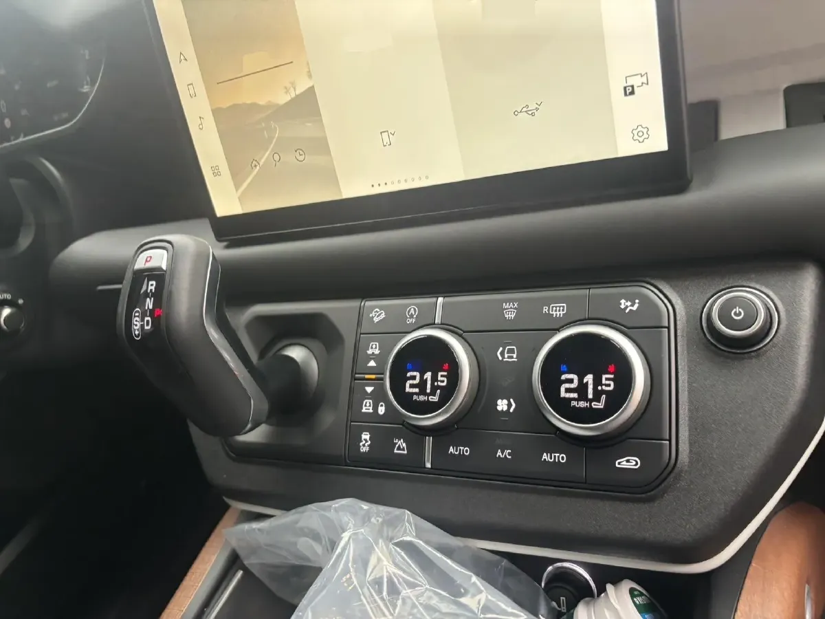 2024 Land Rover Defender 3.0T 400HP L6 8AT,autocango,china used car exporter,china ev exporter,chinese used car exporter,chinese used ev exporter