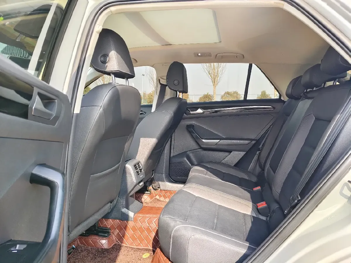 2022 Volkswagen T-Roc 1.4T 150HP L4 7DCT,autocango,china used car exporter,china ev exporter,chinese used car exporter,chinese used ev exporter