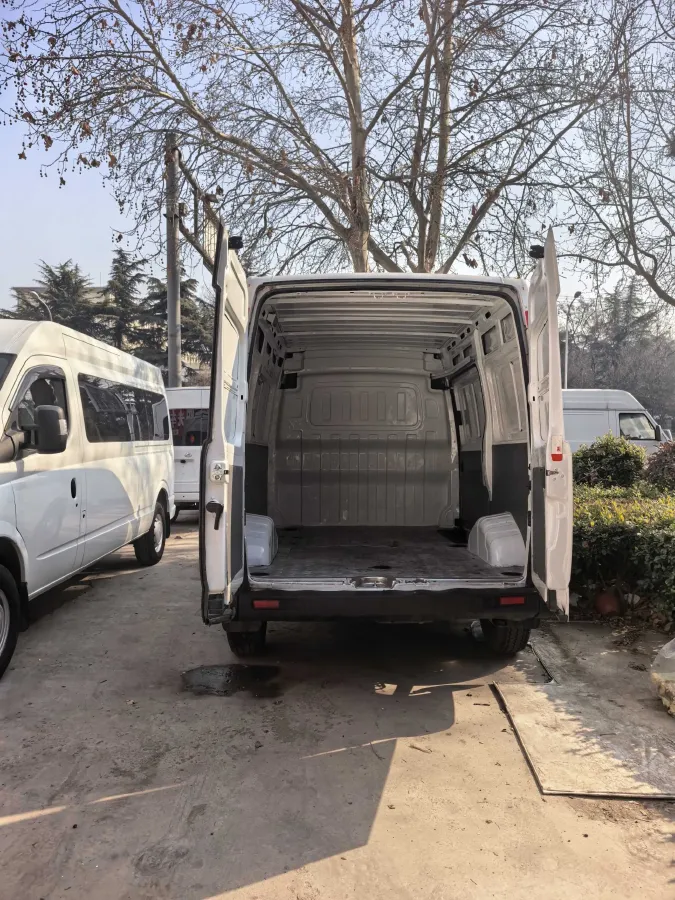 2020 MAXUS XinTu V80 2.5T 136HP L4 6MT,autocango,china used car exporter,china ev exporter,chinese used car exporter,chinese used ev exporter