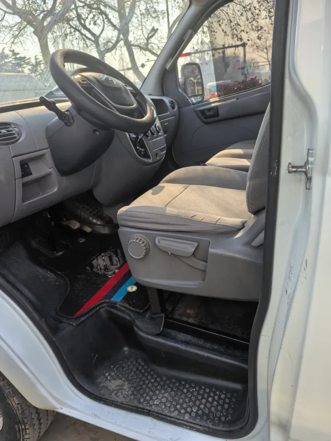 2020 MAXUS XinTu V80 2.5T 136HP L4 6MT,autocango,china used car exporter,china ev exporter,chinese used car exporter,chinese used ev exporter