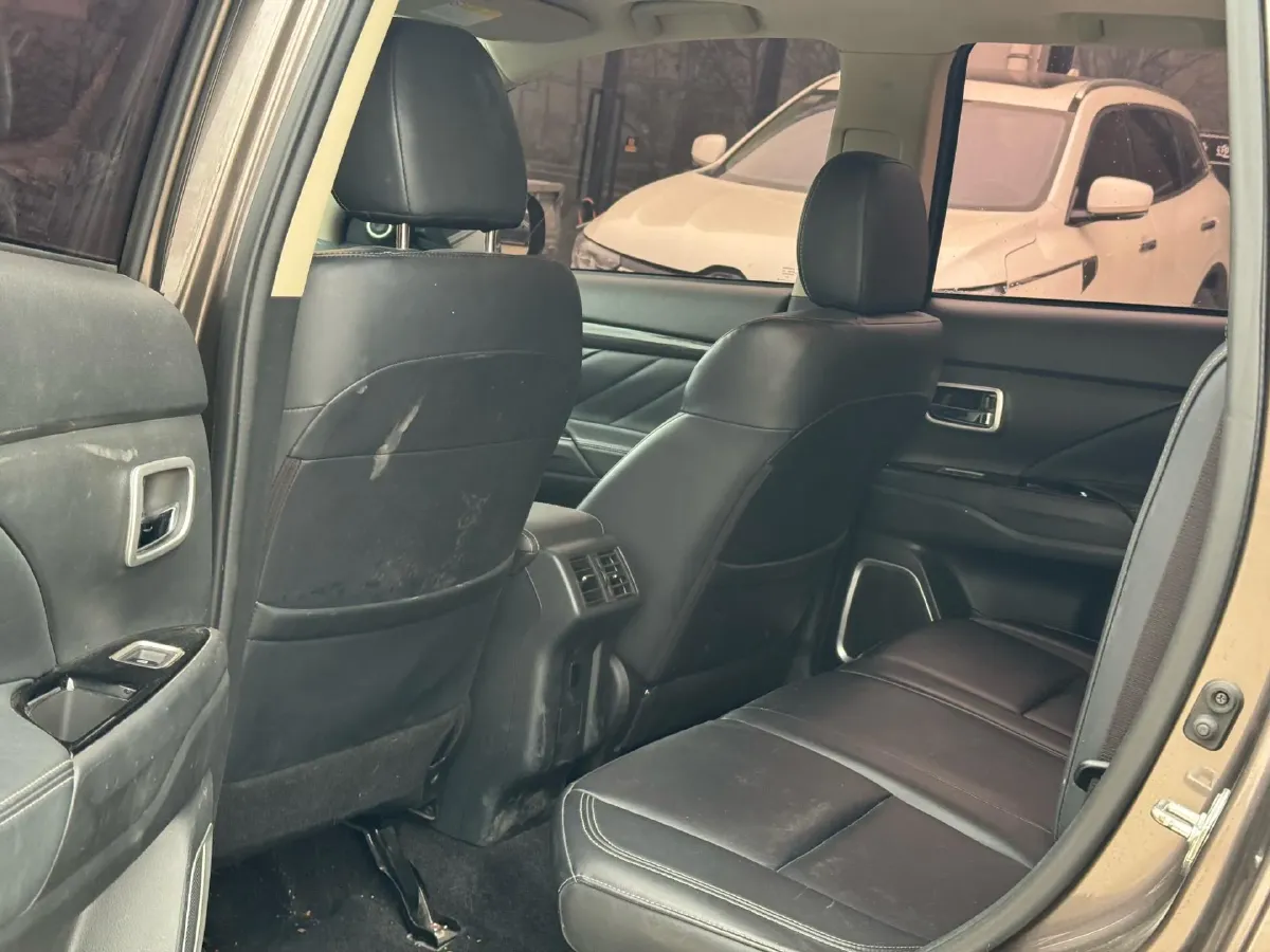 2020 Mitsubishi Outlander 2.0L 166HP L4 CVT,autocango,china used car exporter,china ev exporter,chinese used car exporter,chinese used ev exporter