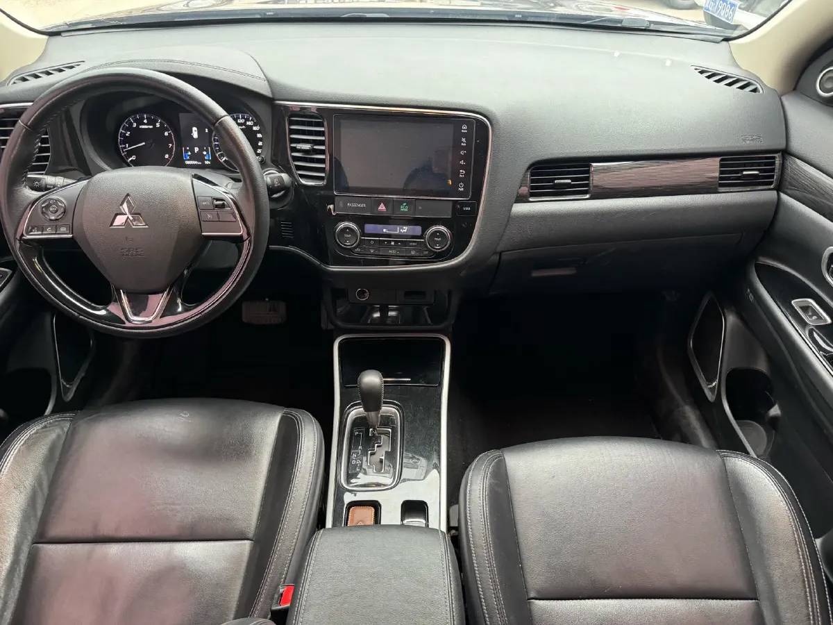 2020 Mitsubishi Outlander 2.0L 166HP L4 CVT,autocango,china used car exporter,china ev exporter,chinese used car exporter,chinese used ev exporter