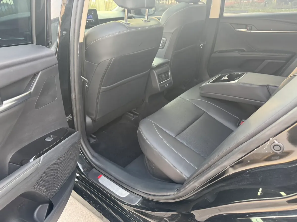 2024 Toyota Camry 2.0L 152HP L4 E-CVT Hybrid,autocango,china used car exporter,china ev exporter,chinese used car exporter,chinese used ev exporter