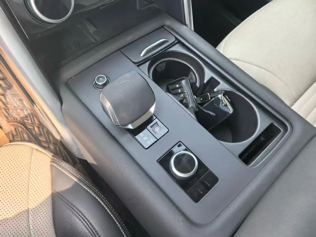 2021 Land Rover Discovery 3.0T 360HP L6 8AT,autocango,china used car exporter,china ev exporter,chinese used car exporter,chinese used ev exporter