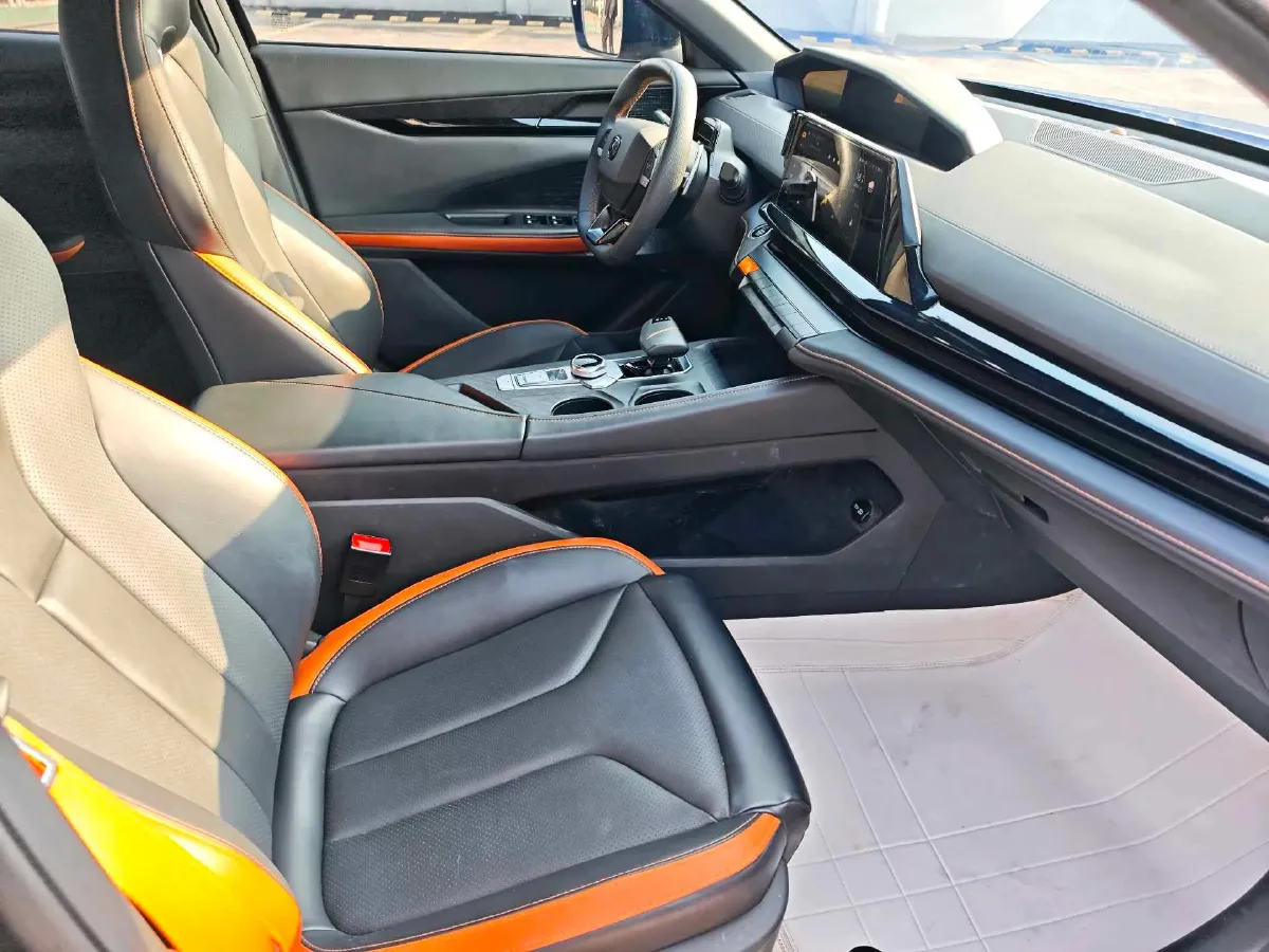 2023 ChangAn UNI-V 1.5T 188HP L4 7DCT,autocango,china used car exporter,china ev exporter,chinese used car exporter,chinese used ev exporter