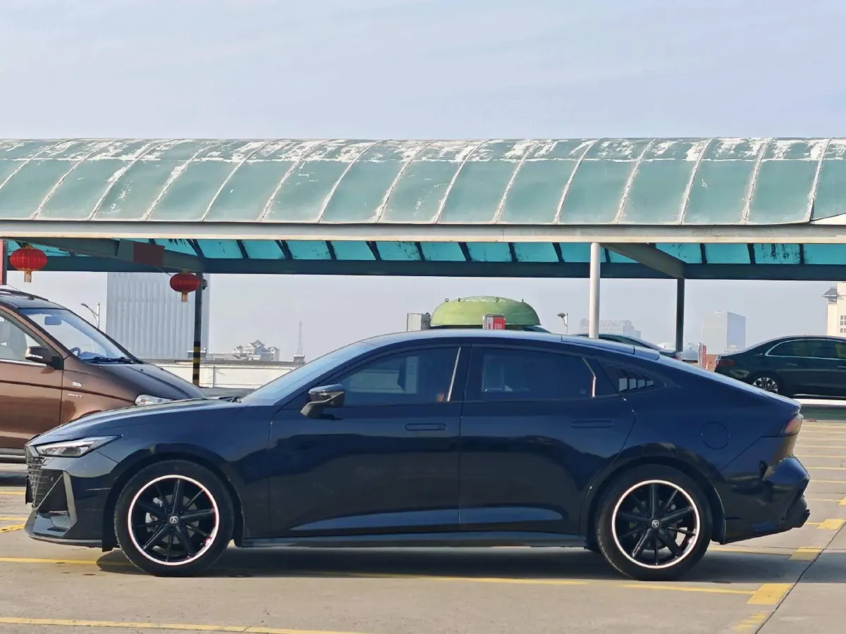 2023 ChangAn UNI-V 1.5T 188HP L4 7DCT,autocango,china used car exporter,china ev exporter,chinese used car exporter,chinese used ev exporter