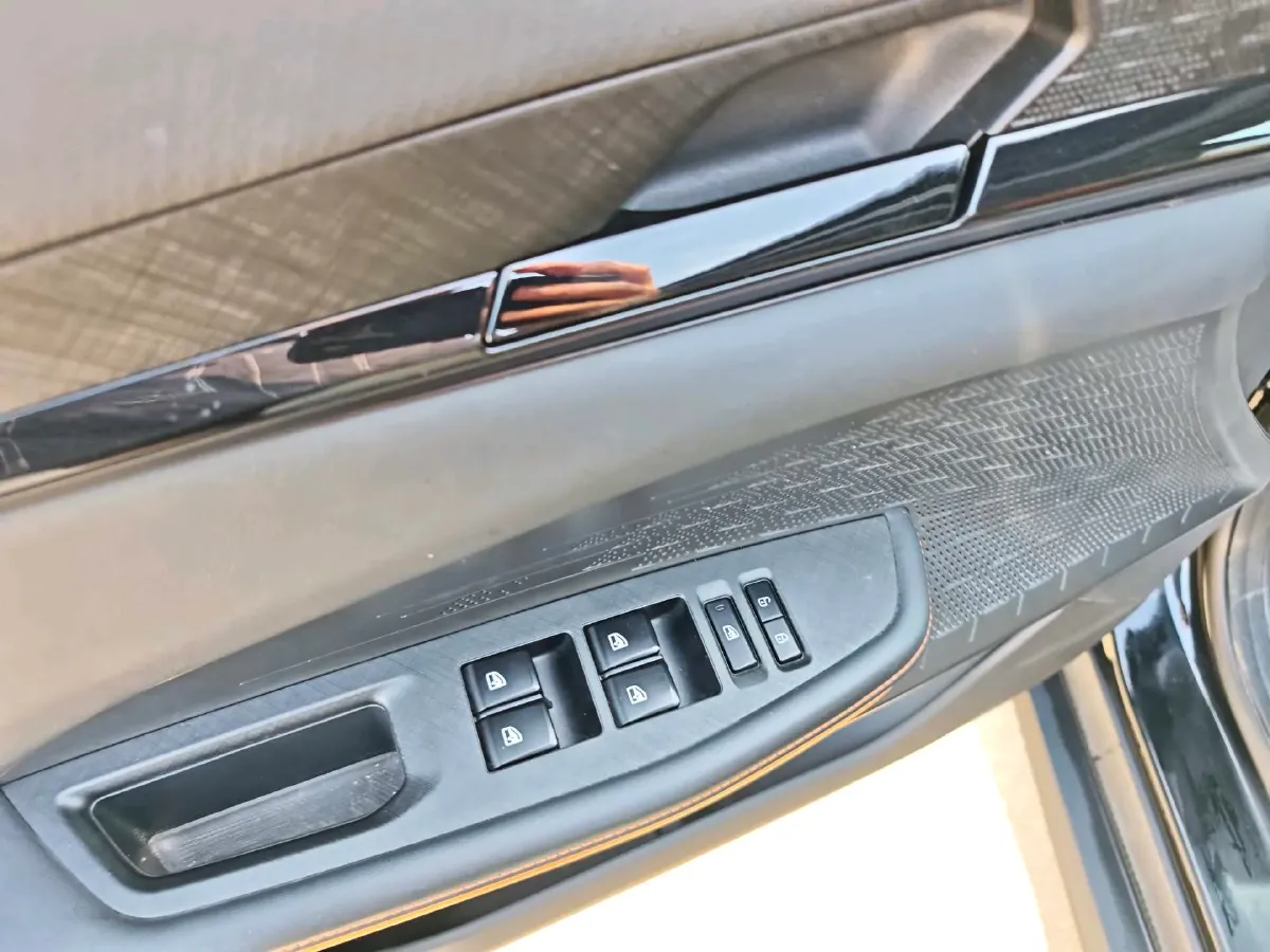 2023 ChangAn UNI-V 1.5T 188HP L4 7DCT,autocango,china used car exporter,china ev exporter,chinese used car exporter,chinese used ev exporter