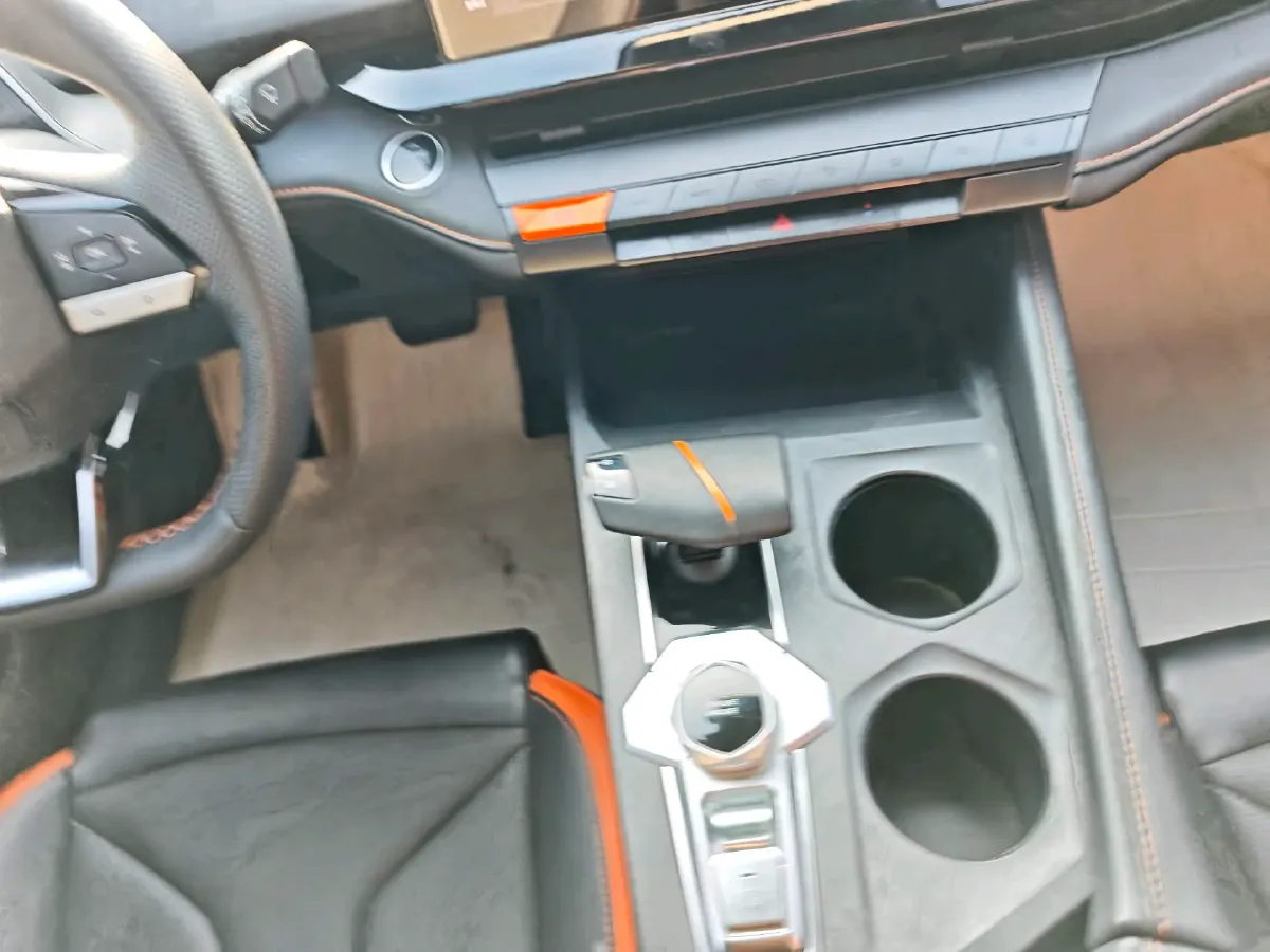 2023 ChangAn UNI-V 1.5T 188HP L4 7DCT,autocango,china used car exporter,china ev exporter,chinese used car exporter,chinese used ev exporter