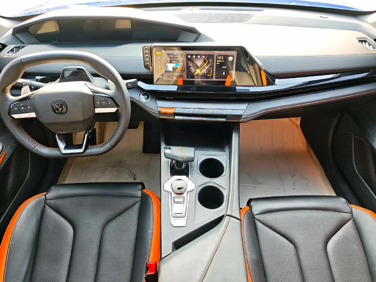 2023 ChangAn UNI-V 1.5T 188HP L4 7DCT,autocango,china used car exporter,china ev exporter,chinese used car exporter,chinese used ev exporter