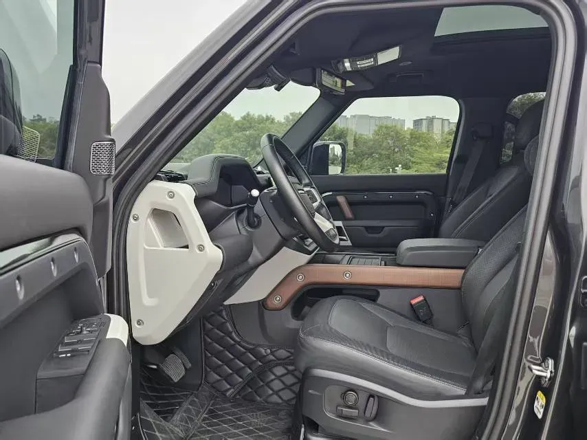 2023 Land Rover Defender 3.0T 400HP L6 8AT,autocango,china used car exporter,china ev exporter,chinese used car exporter,chinese used ev exporter