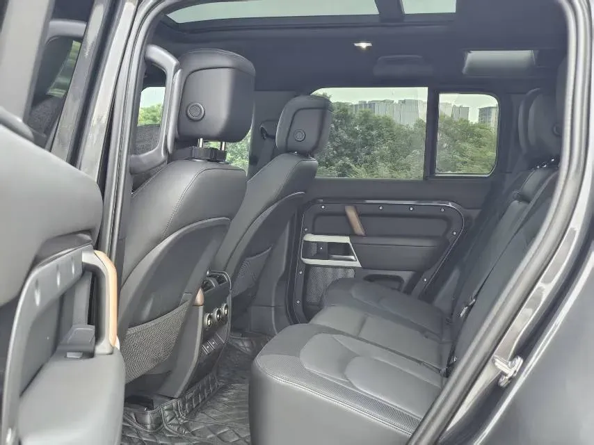 2023 Land Rover Defender 3.0T 400HP L6 8AT,autocango,china used car exporter,china ev exporter,chinese used car exporter,chinese used ev exporter