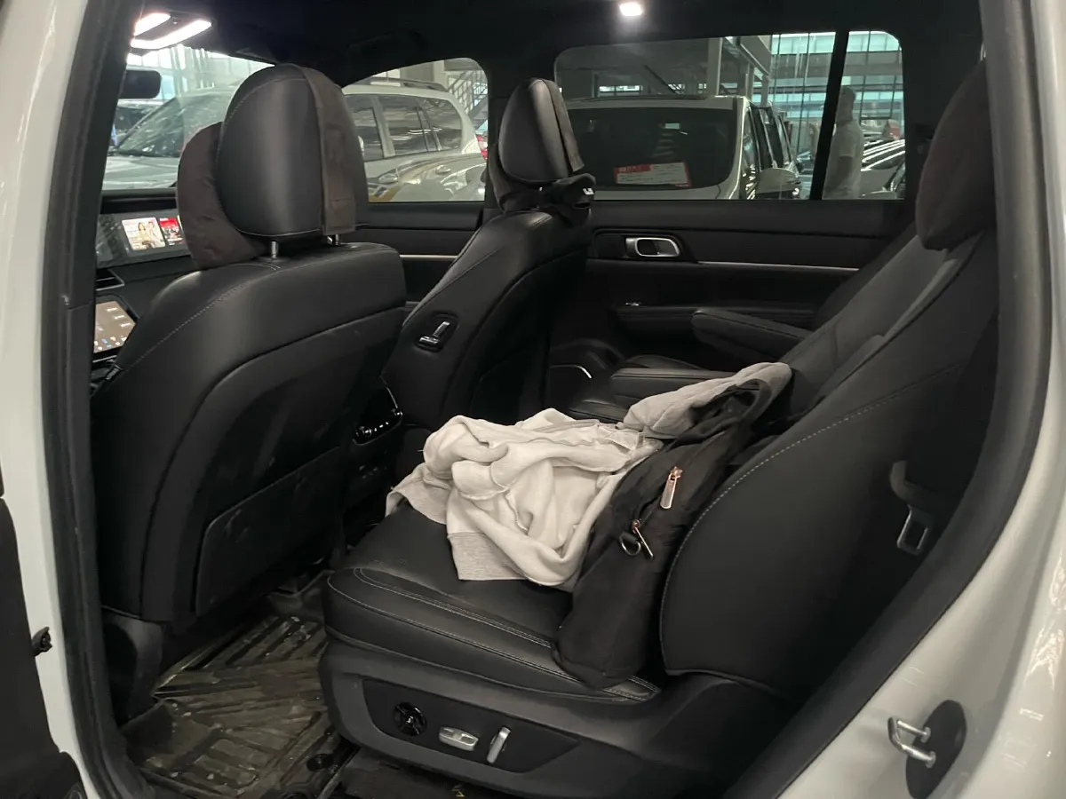 2021 Li ONE Range Extended 131HP REEV 40.5KWH,autocango,china used car exporter,china ev exporter,chinese used car exporter,chinese used ev exporter