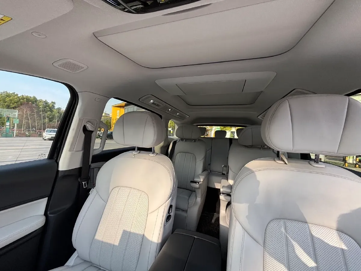 2025 Voyah Dream 1.5T 150HP L4 PHEV 41.7KWH,autocango,china used car exporter,china ev exporter,chinese used car exporter,chinese used ev exporter