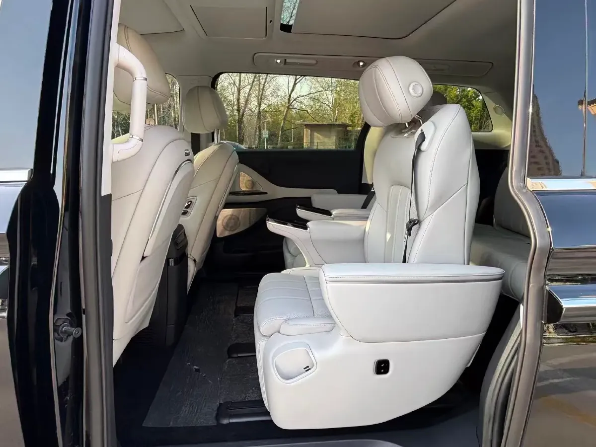 2025 Voyah Dream 1.5T 150HP L4 PHEV 41.7KWH,autocango,china used car exporter,china ev exporter,chinese used car exporter,chinese used ev exporter