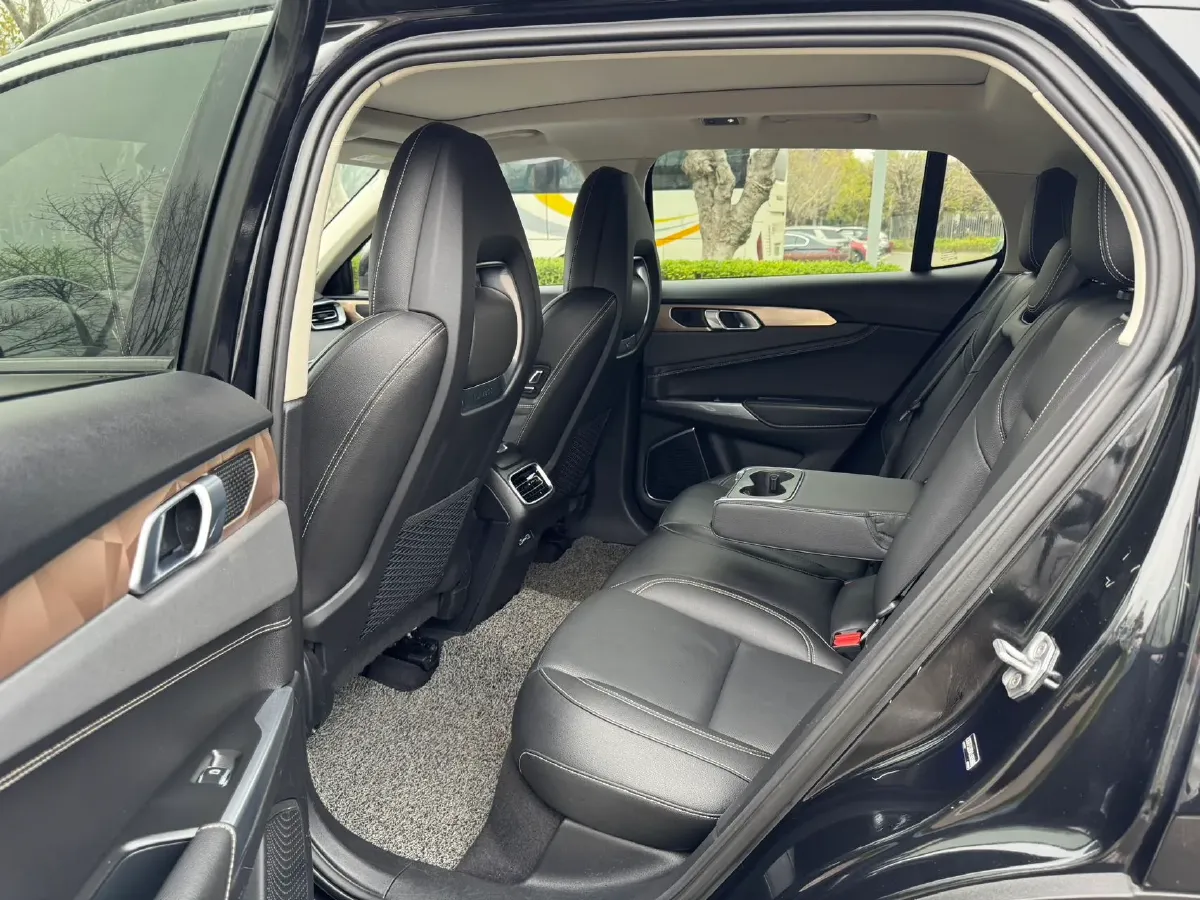 2019 Beijing BJ40 2.0T 218HP L4 6AT,autocango,china used car exporter,china ev exporter,chinese used car exporter,chinese used ev exporter