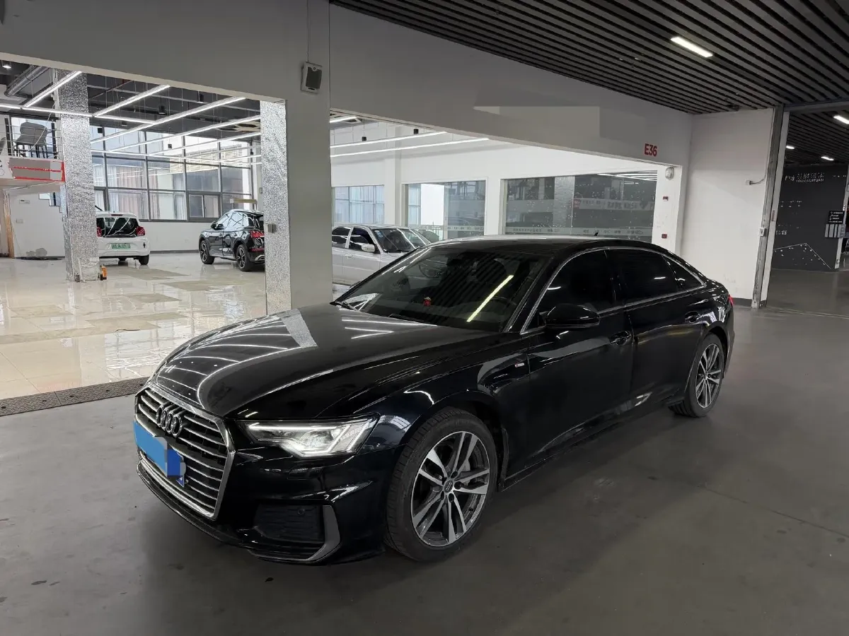 2022 Audi A6L 2.0T 190HP L4 7DCT,autocango,china used car exporter,china ev exporter,chinese used car exporter,chinese used ev exporter