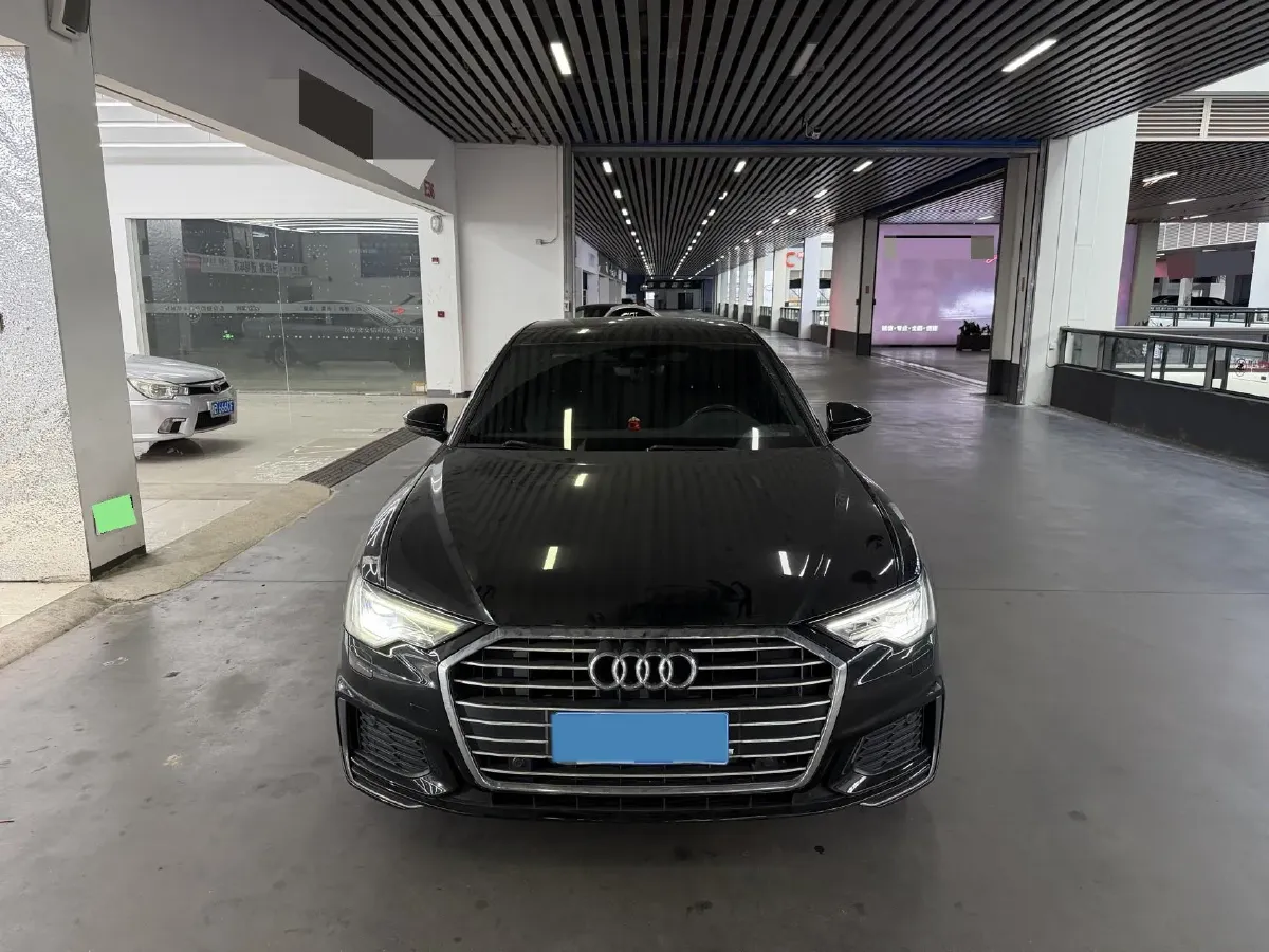 2022 Audi A6L 2.0T 190HP L4 7DCT,autocango,china used car exporter,china ev exporter,chinese used car exporter,chinese used ev exporter