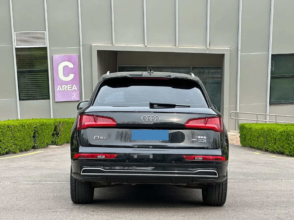 2020 Audi Q5L 2.0T 252HP L4 7DCT,autocango,china used car exporter,china ev exporter,chinese used car exporter,chinese used ev exporter