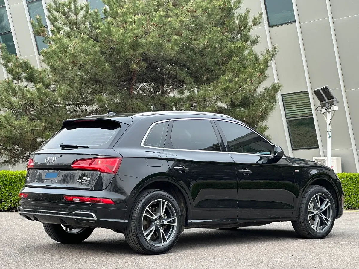 2020 Audi Q5L 2.0T 252HP L4 7DCT,autocango,china used car exporter,china ev exporter,chinese used car exporter,chinese used ev exporter
