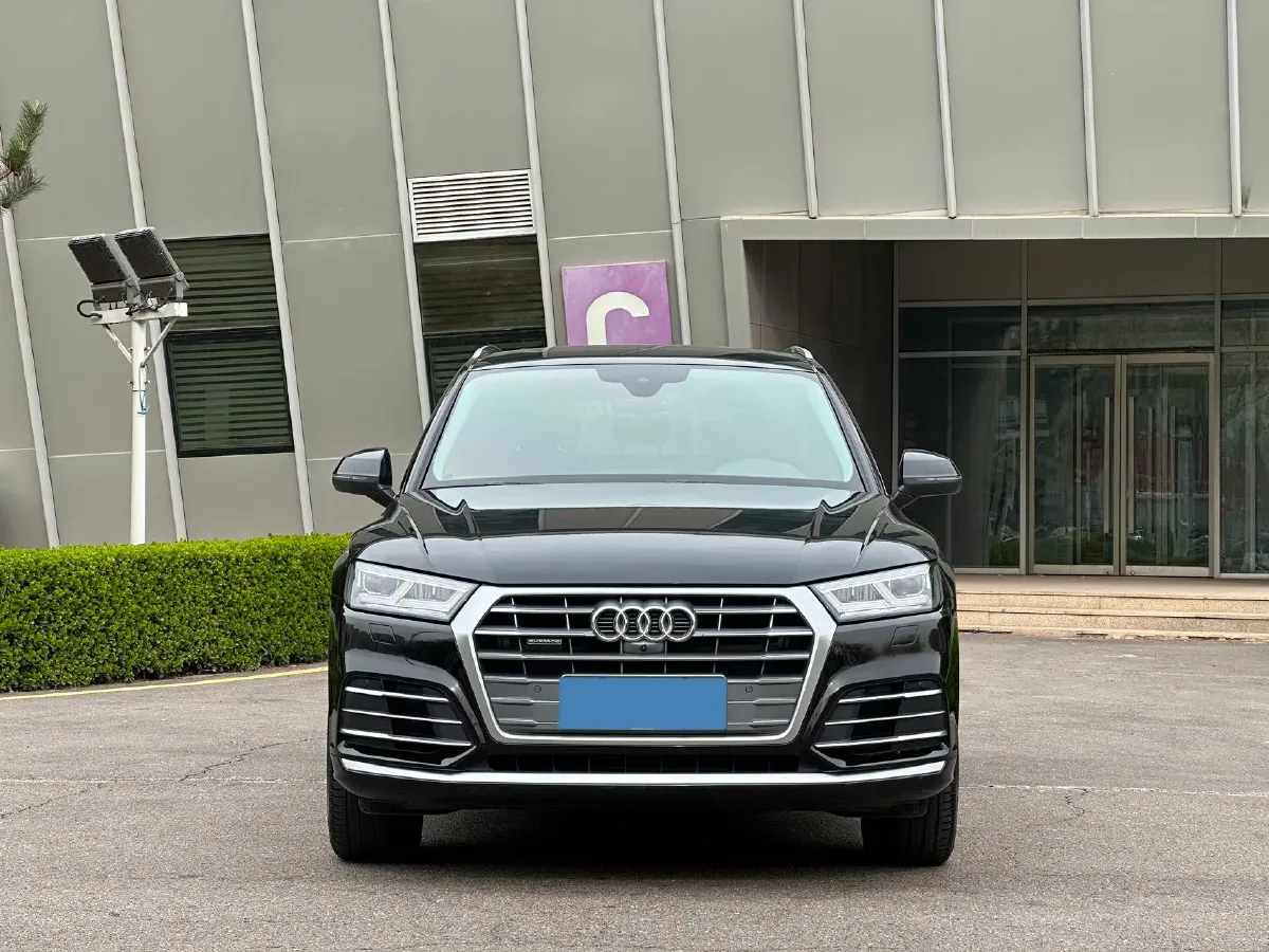 2020 Audi Q5L 2.0T 252HP L4 7DCT,autocango,china used car exporter,china ev exporter,chinese used car exporter,chinese used ev exporter