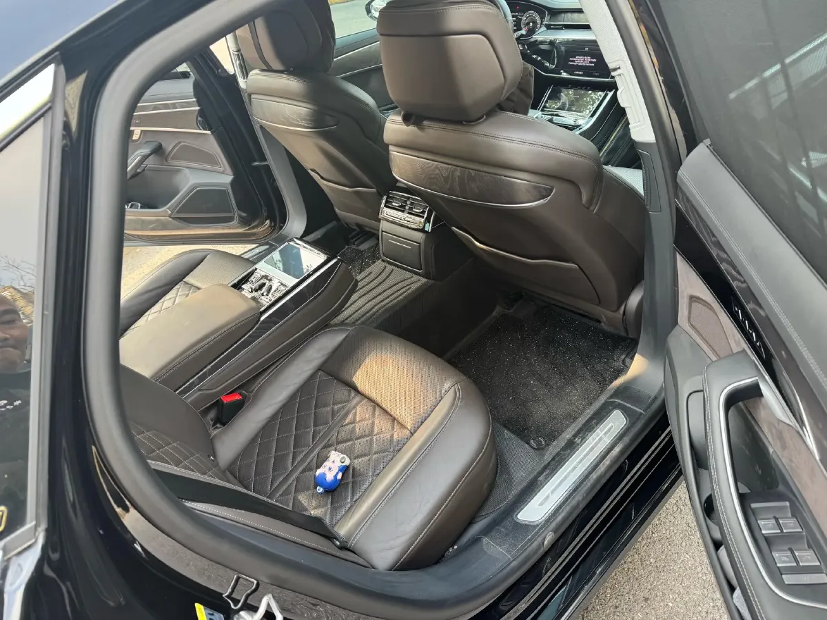 2024 Audi A8 3.0T 286HP V6 8AT,autocango,china used car exporter,china ev exporter,chinese used car exporter,chinese used ev exporter