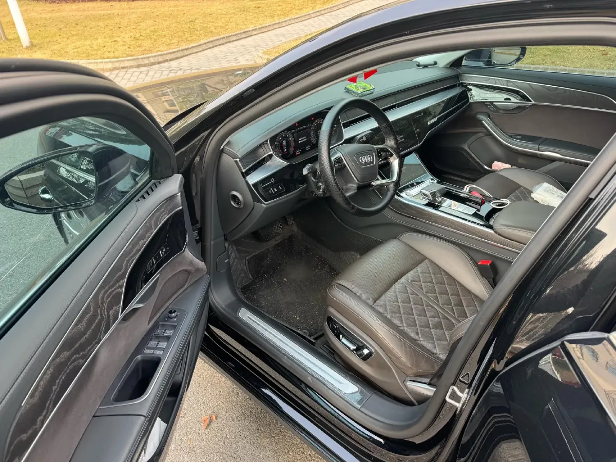 2024 Audi A8 3.0T 286HP V6 8AT,autocango,china used car exporter,china ev exporter,chinese used car exporter,chinese used ev exporter