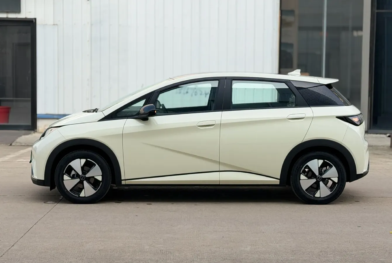 2023 BYD Dolphin BEV 44.928KWH,autocango,china used car exporter,china ev exporter,chinese used car exporter,chinese used ev exporter