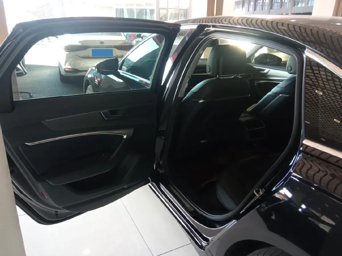 2020 Audi A6L 2.0T 224HP L4 7DCT,autocango,china used car exporter,china ev exporter,chinese used car exporter,chinese used ev exporter