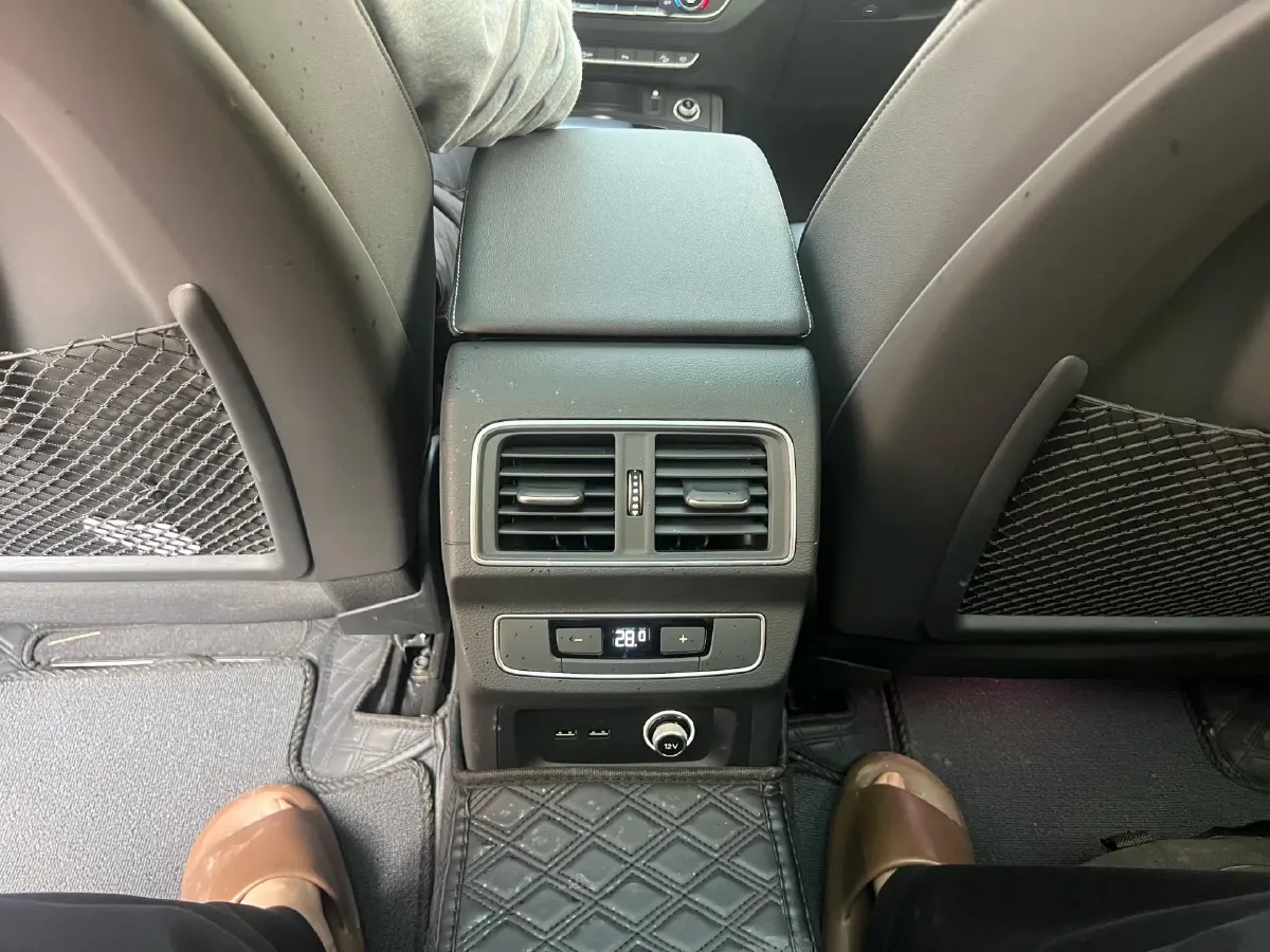 2022 Audi Q5L 2.0T 190HP L4 7DCT,autocango,china used car exporter,china ev exporter,chinese used car exporter,chinese used ev exporter