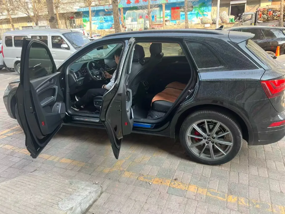 2022 Audi Q5L 2.0T 190HP L4 7DCT,autocango,china used car exporter,china ev exporter,chinese used car exporter,chinese used ev exporter