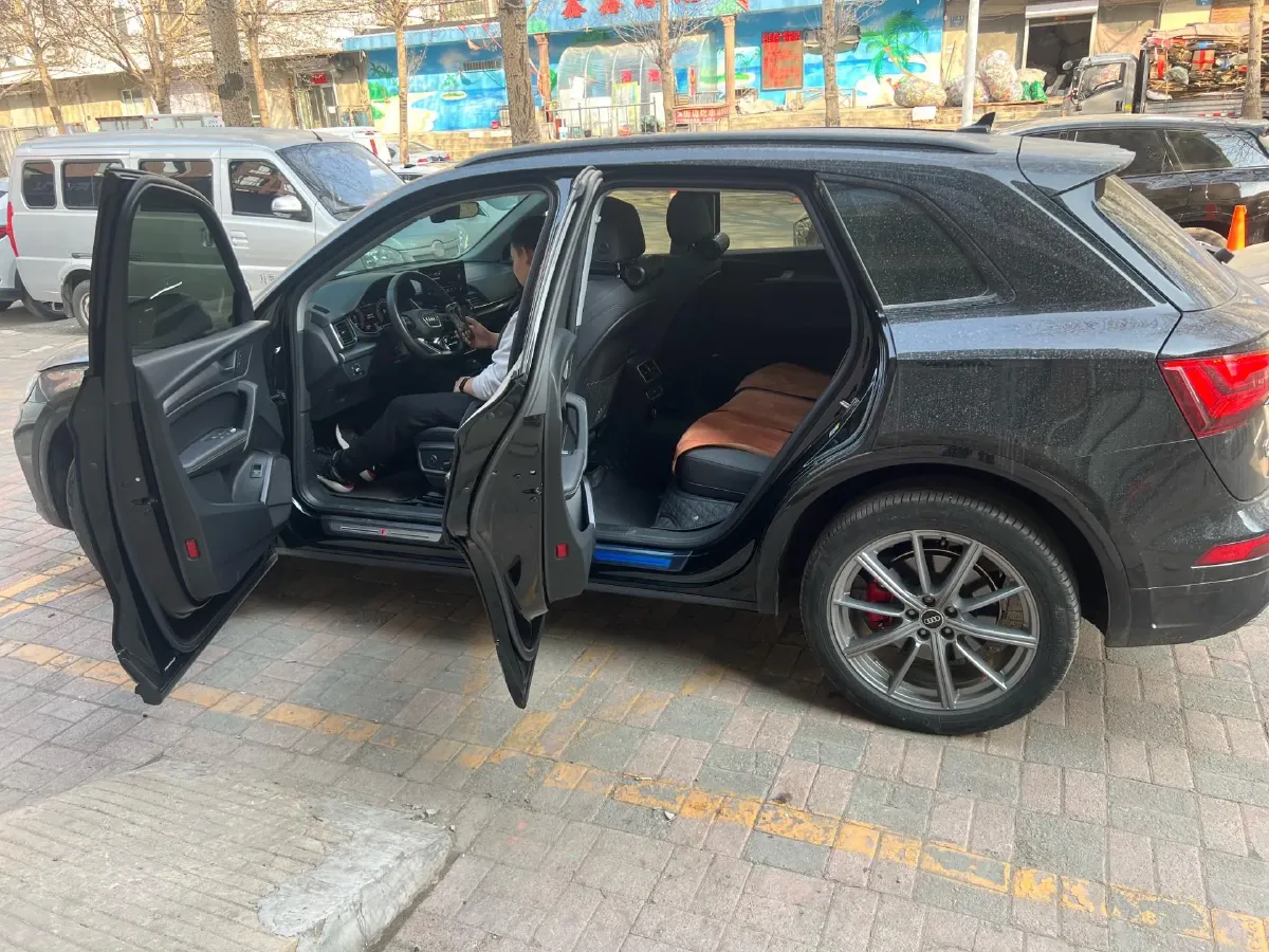 2022 Audi Q5L 2.0T 190HP L4 7DCT,autocango,china used car exporter,china ev exporter,chinese used car exporter,chinese used ev exporter