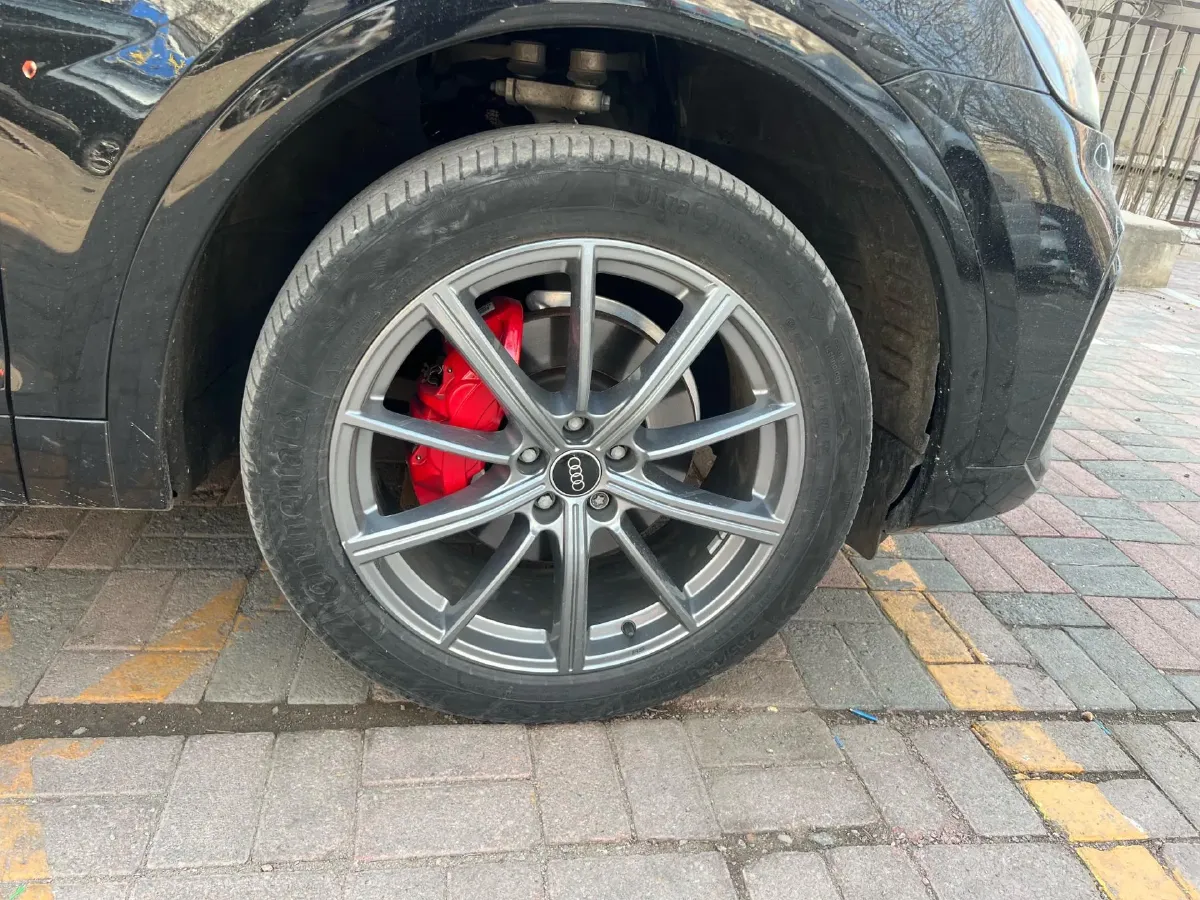 2022 Audi Q5L 2.0T 190HP L4 7DCT,autocango,china used car exporter,china ev exporter,chinese used car exporter,chinese used ev exporter