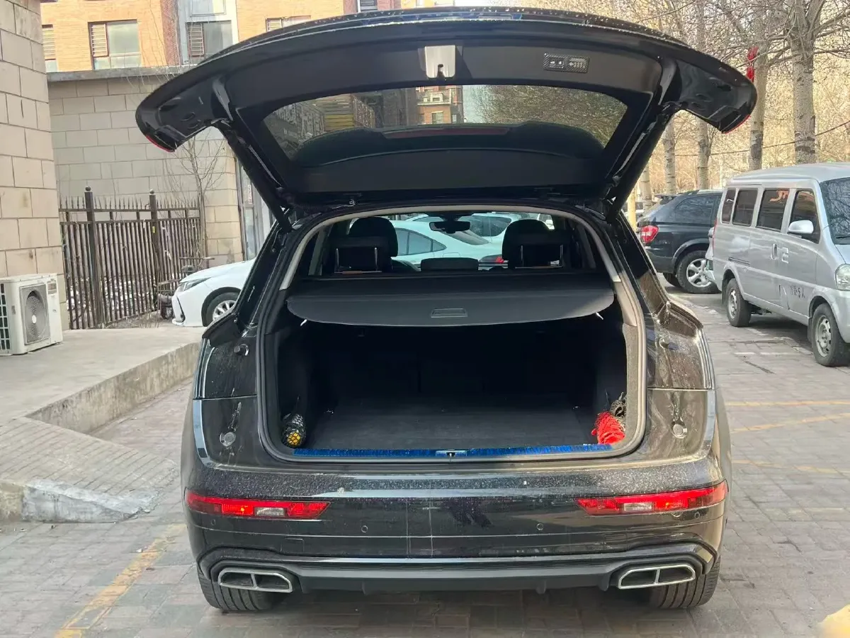 2022 Audi Q5L 2.0T 190HP L4 7DCT,autocango,china used car exporter,china ev exporter,chinese used car exporter,chinese used ev exporter