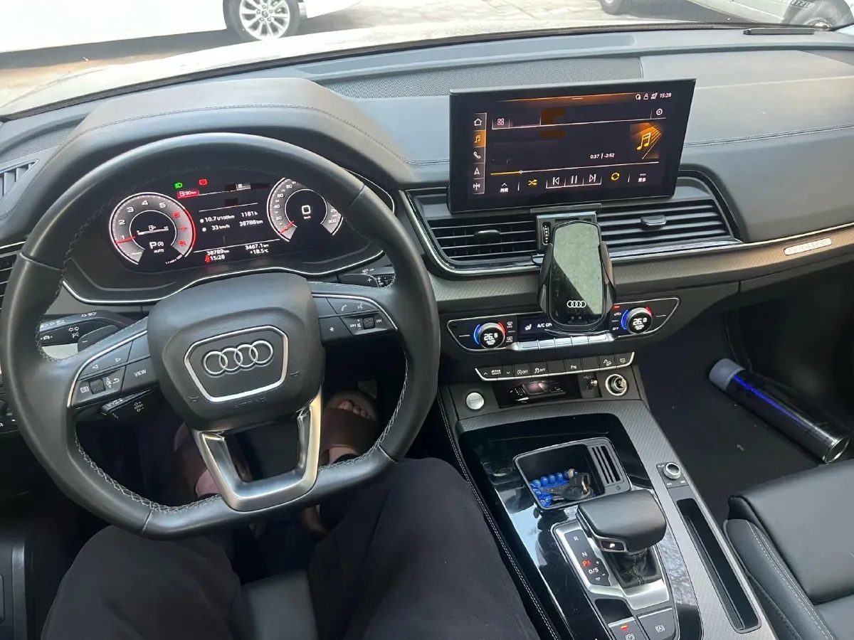 2022 Audi Q5L 2.0T 190HP L4 7DCT,autocango,china used car exporter,china ev exporter,chinese used car exporter,chinese used ev exporter