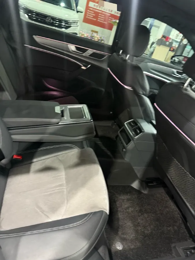 2023 Audi A6L 2.0T 245HP L4 7DCT,autocango,china used car exporter,china ev exporter,chinese used car exporter,chinese used ev exporter