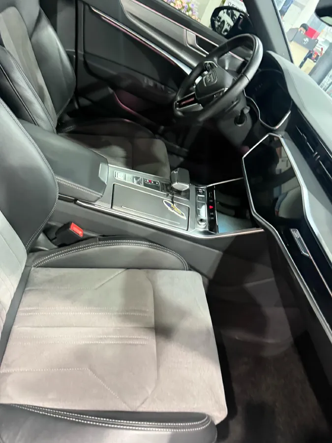 2023 Audi A6L 2.0T 245HP L4 7DCT,autocango,china used car exporter,china ev exporter,chinese used car exporter,chinese used ev exporter