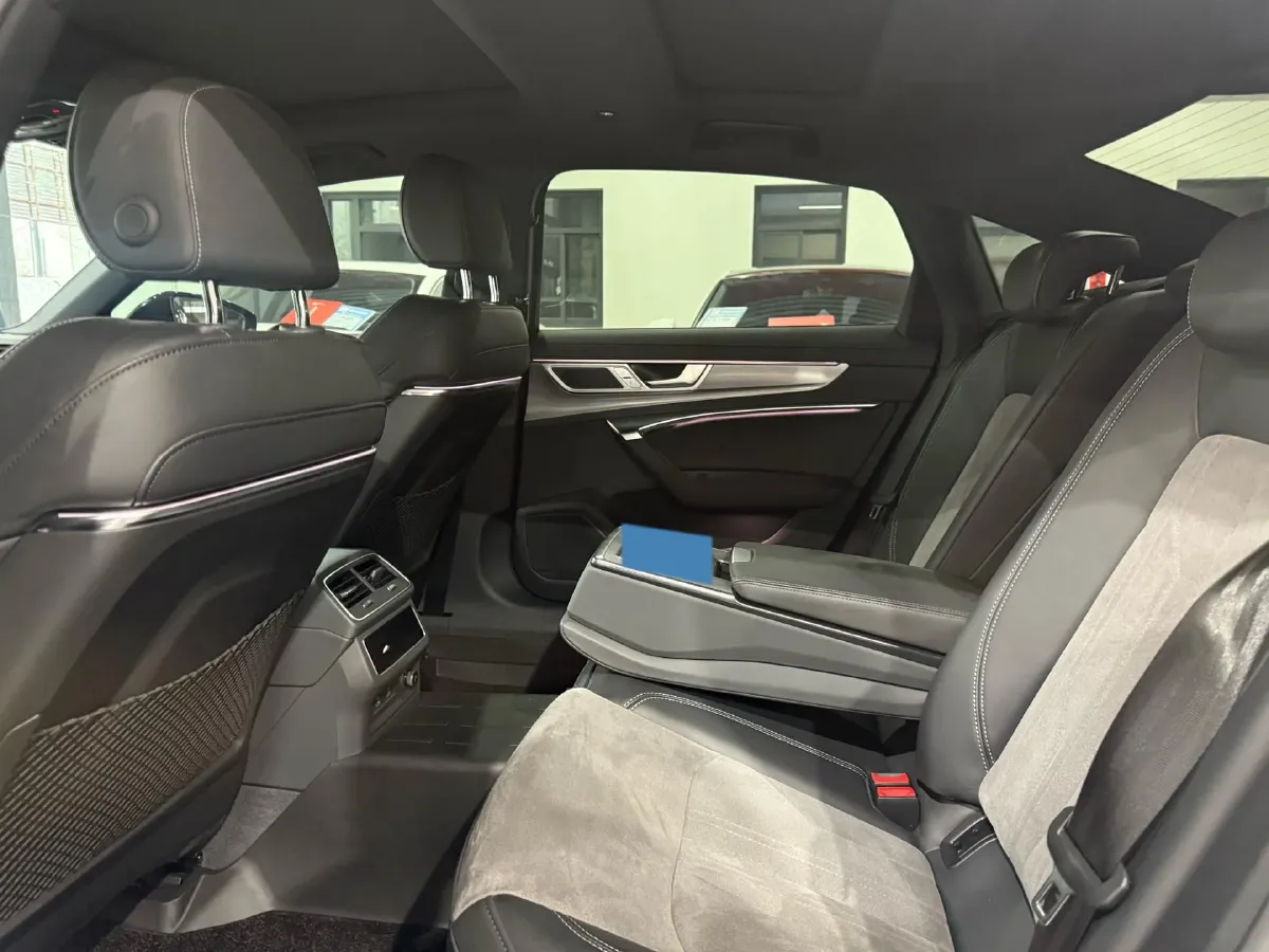2023 Audi A6L 2.0T 245HP L4 7DCT,autocango,china used car exporter,china ev exporter,chinese used car exporter,chinese used ev exporter
