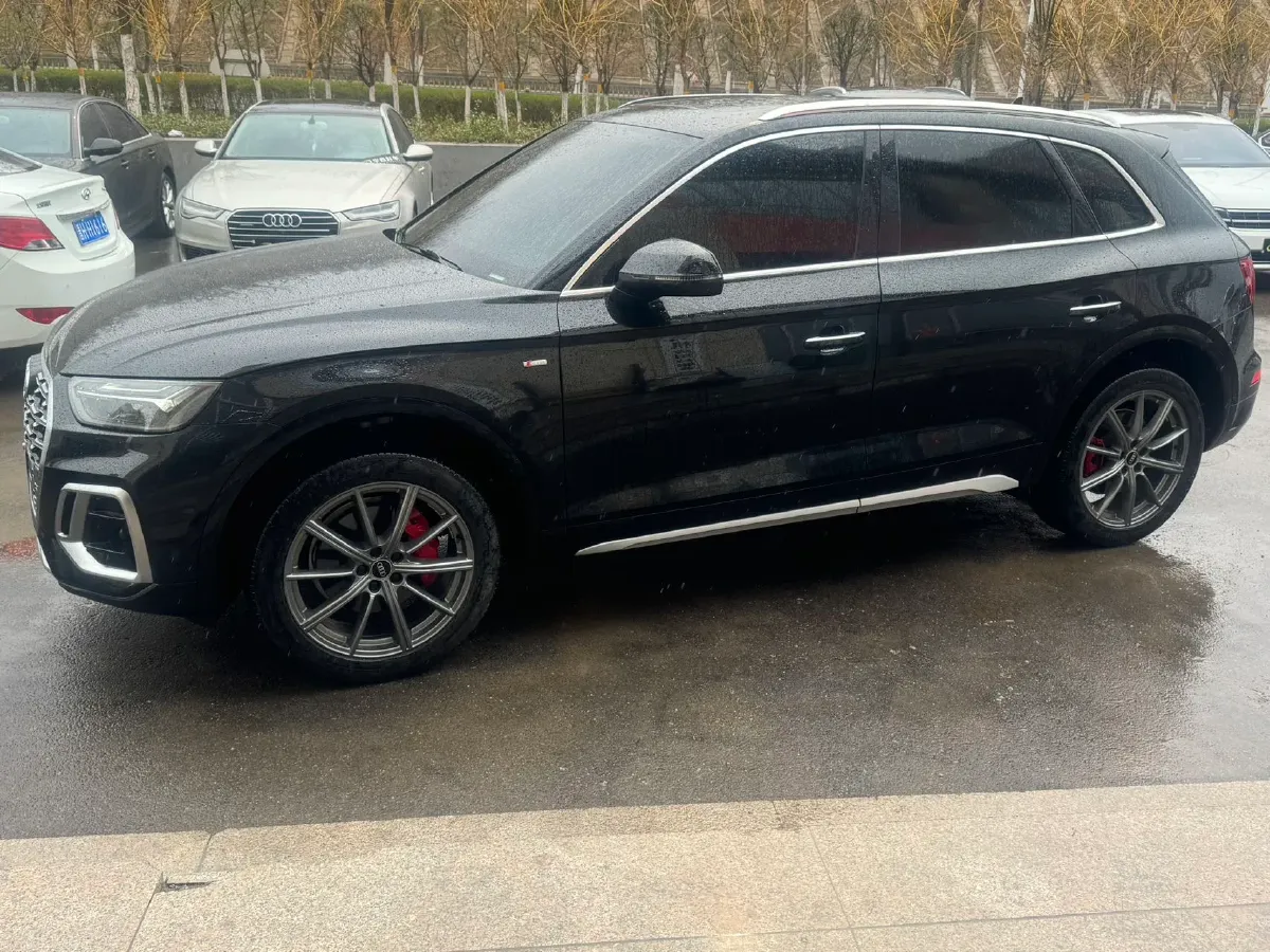 2022 Audi Q5L 2.0T 190HP L4 7DCT,autocango,china used car exporter,china ev exporter,chinese used car exporter,chinese used ev exporter