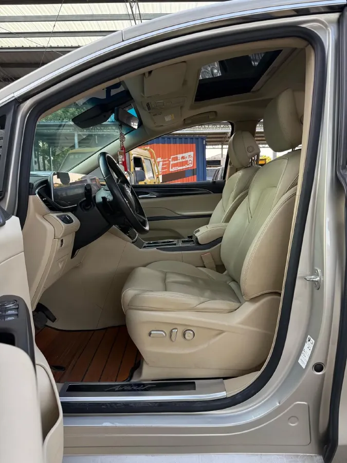 2022 Buick GL8 2.0T 237HP L4 9AT,autocango,china used car exporter,china ev exporter,chinese used car exporter,chinese used ev exporter