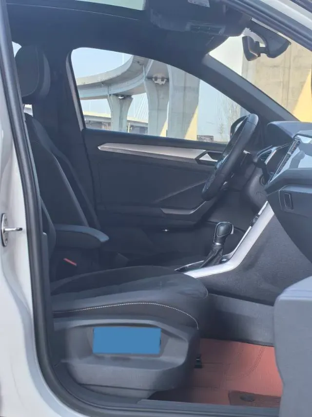 2022 Volkswagen T-Roc 1.4T 150HP L4 7DCT,autocango,china used car exporter,china ev exporter,chinese used car exporter,chinese used ev exporter